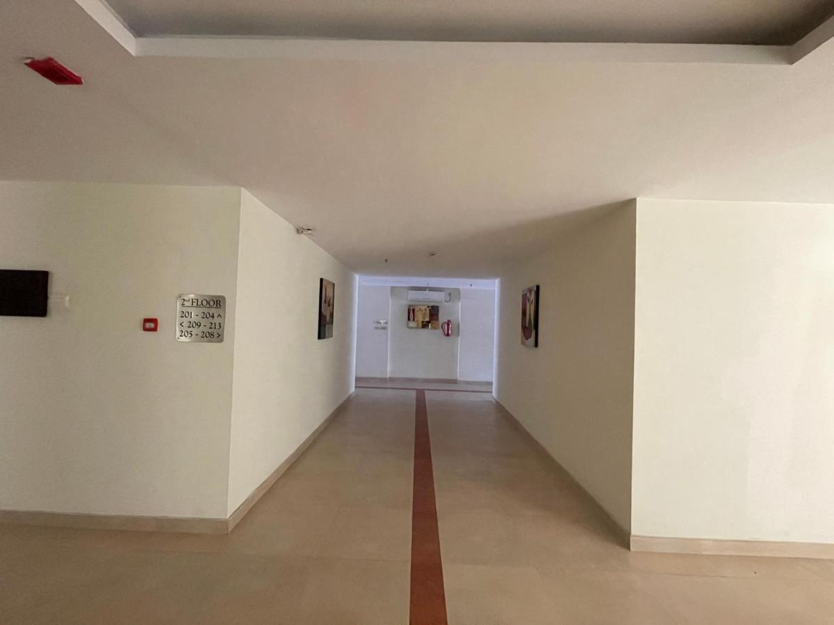 Hotel Yamuna Adur Bagian luar foto