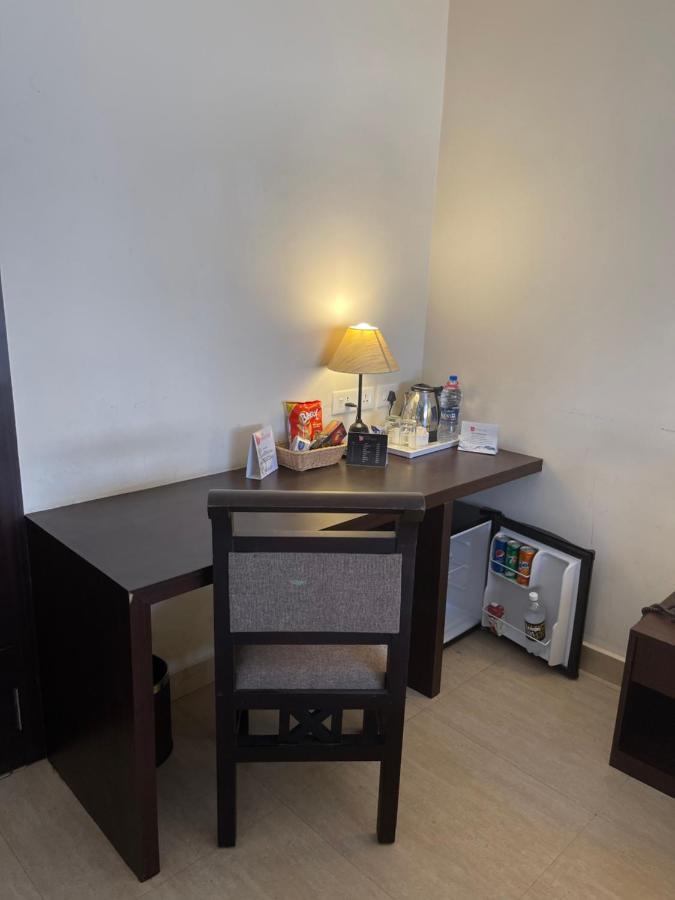 Hotel Yamuna Adur Bagian luar foto