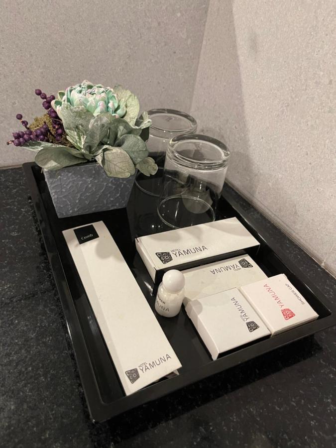 Hotel Yamuna Adur Bagian luar foto