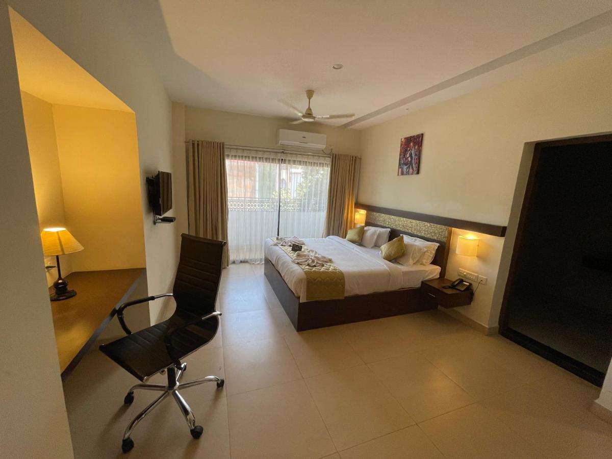 Hotel Yamuna Adur Bagian luar foto