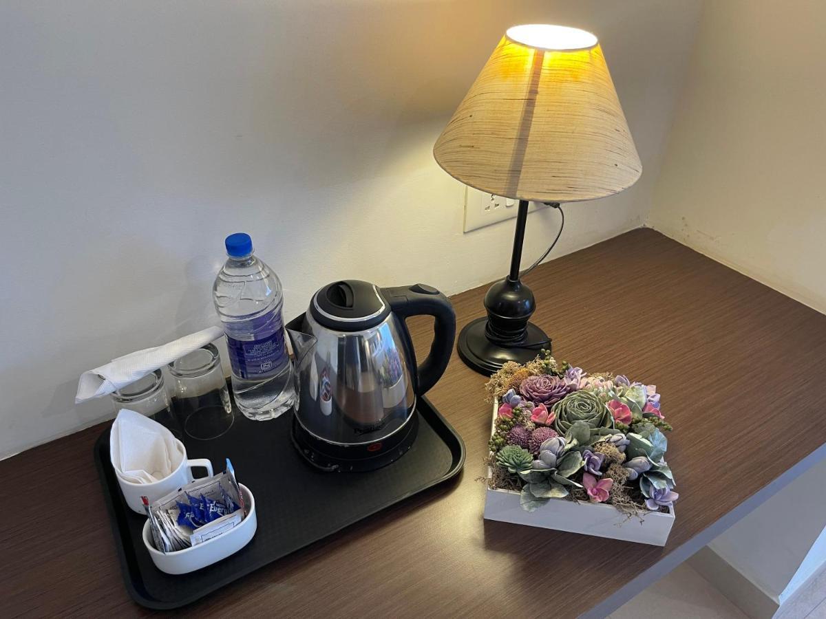 Hotel Yamuna Adur Bagian luar foto