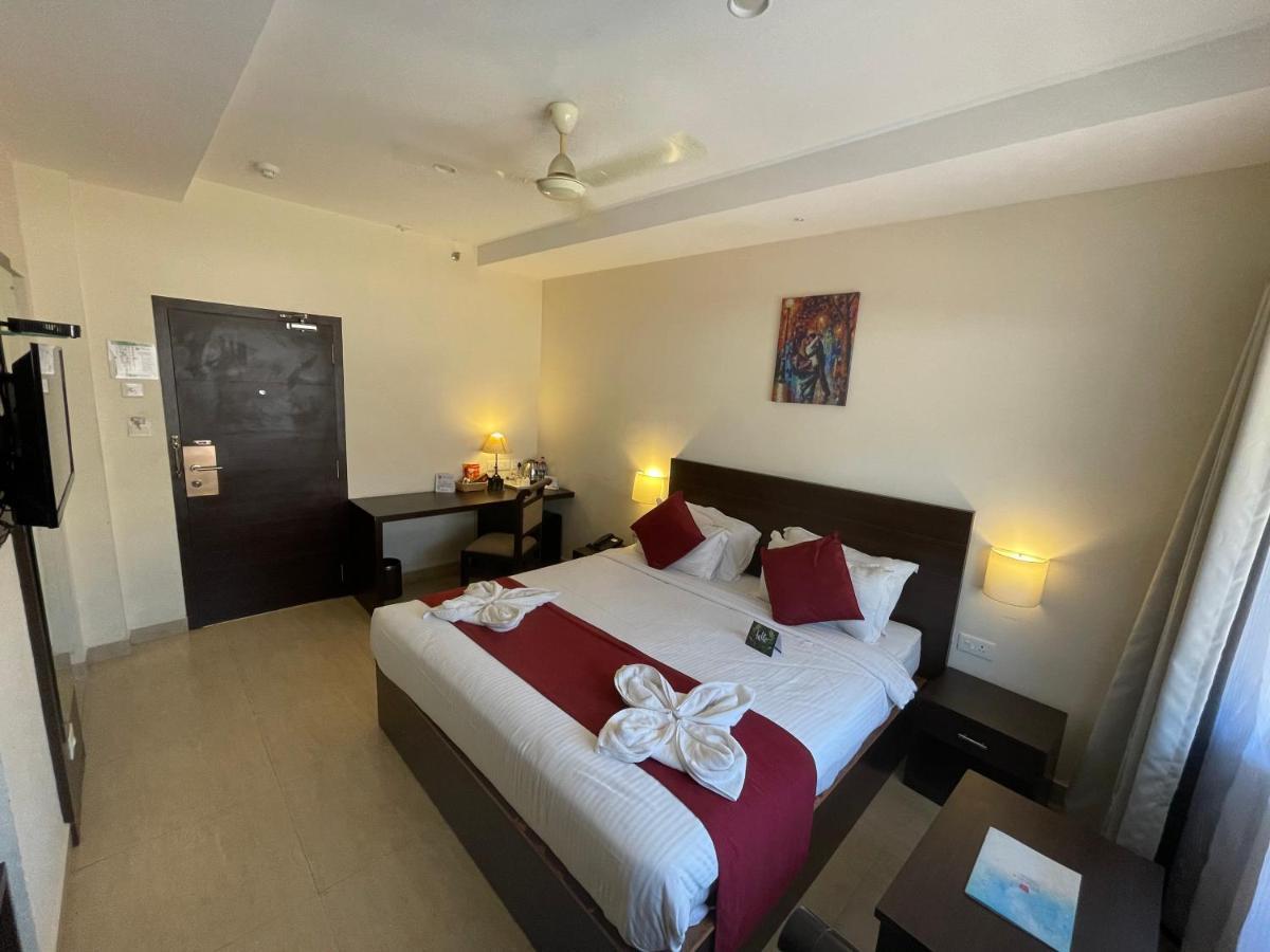 Hotel Yamuna Adur Bagian luar foto