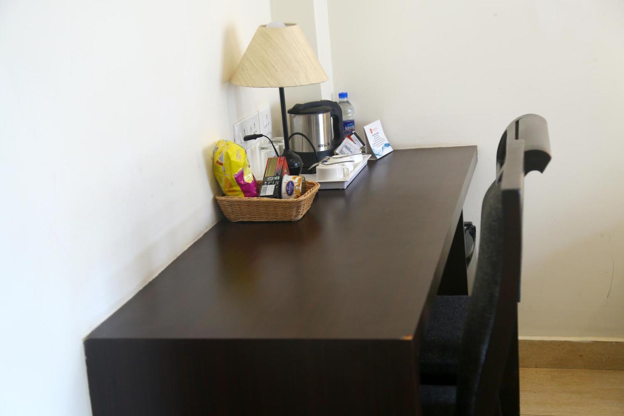 Hotel Yamuna Adur Bagian luar foto