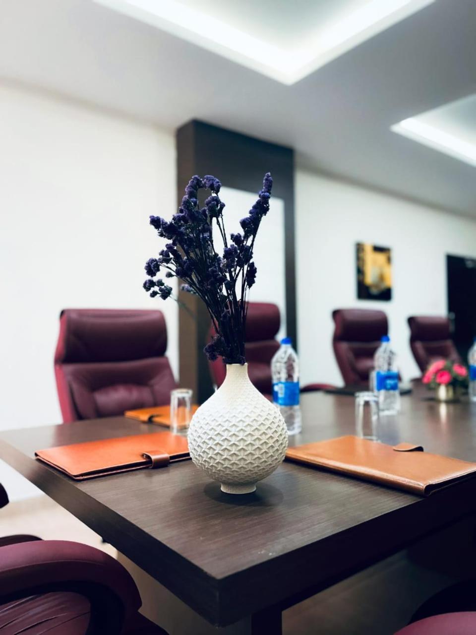 Hotel Yamuna Adur Bagian luar foto