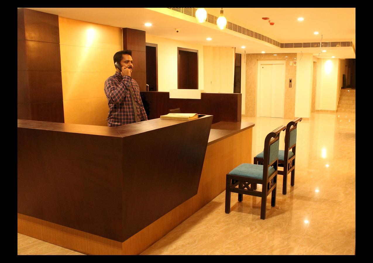 Hotel Yamuna Adur Bagian luar foto