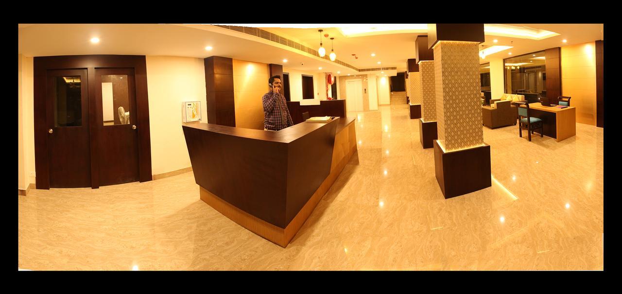 Hotel Yamuna Adur Bagian luar foto