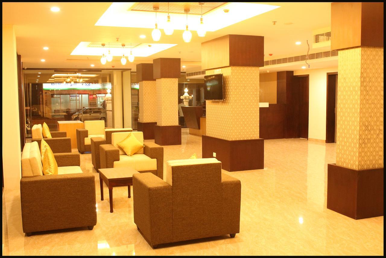 Hotel Yamuna Adur Bagian luar foto