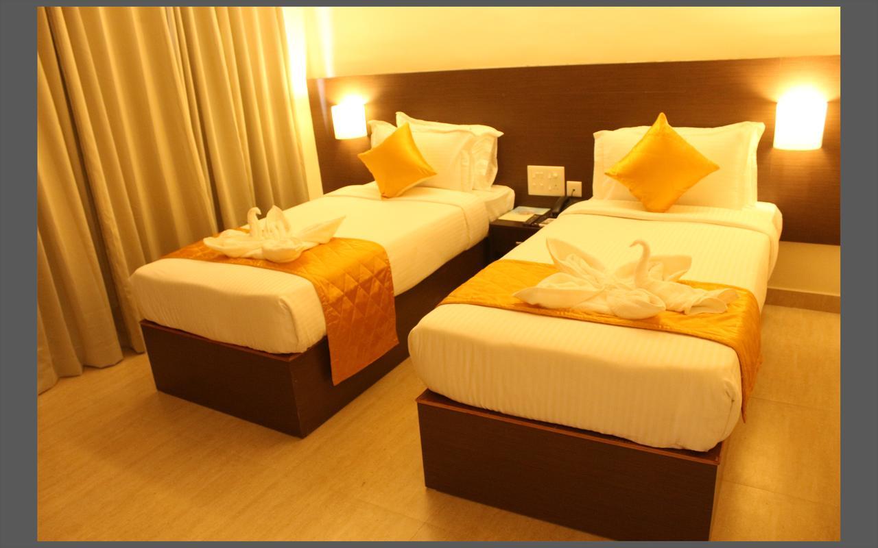 Hotel Yamuna Adur Bagian luar foto