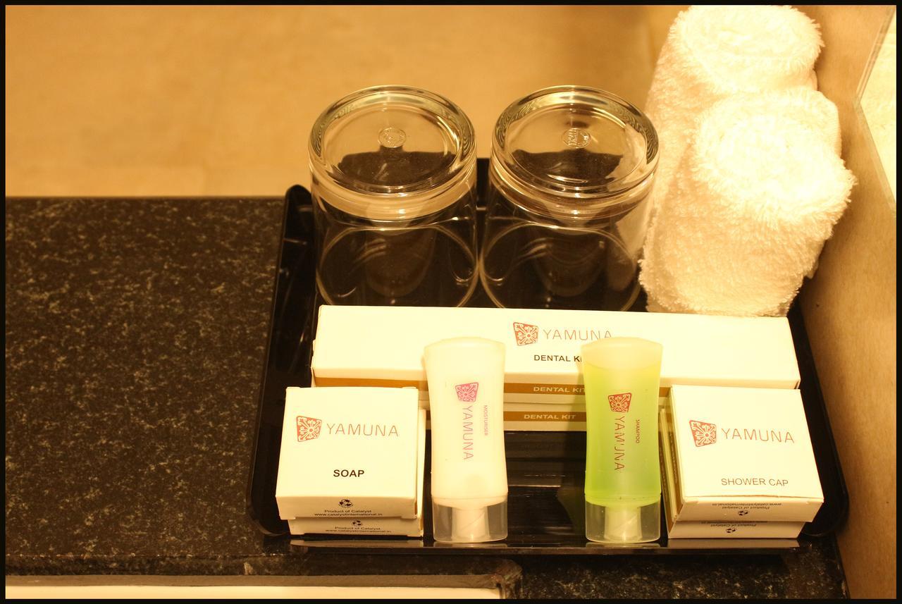 Hotel Yamuna Adur Bagian luar foto