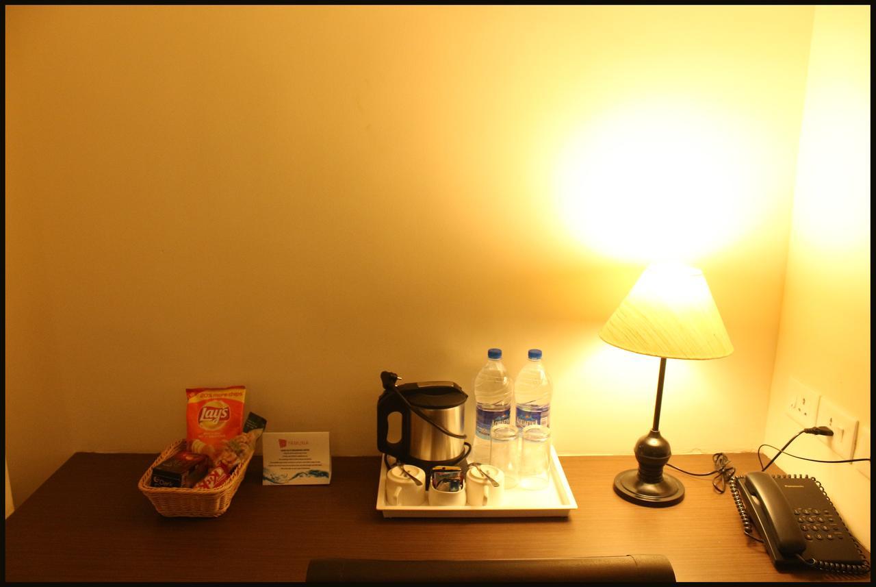 Hotel Yamuna Adur Bagian luar foto