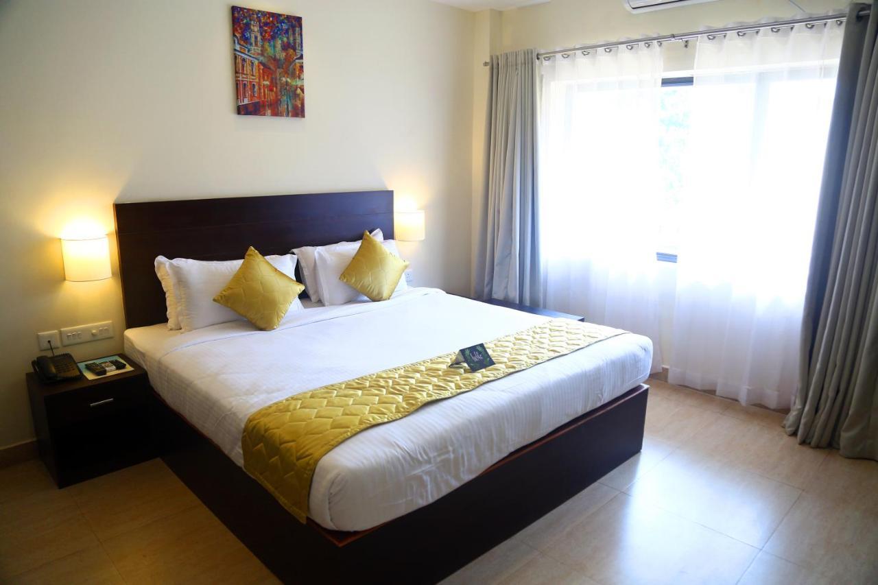 Hotel Yamuna Adur Bagian luar foto