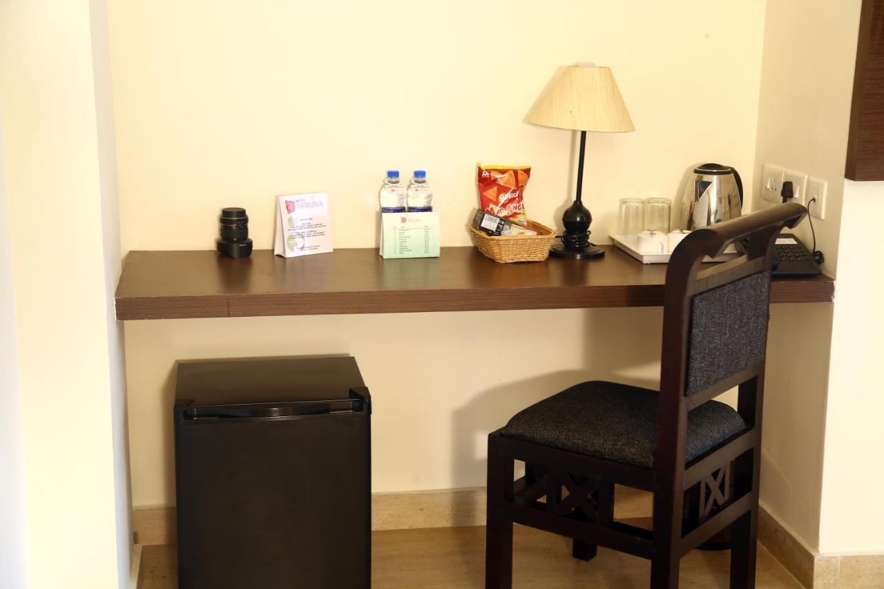 Hotel Yamuna Adur Bagian luar foto